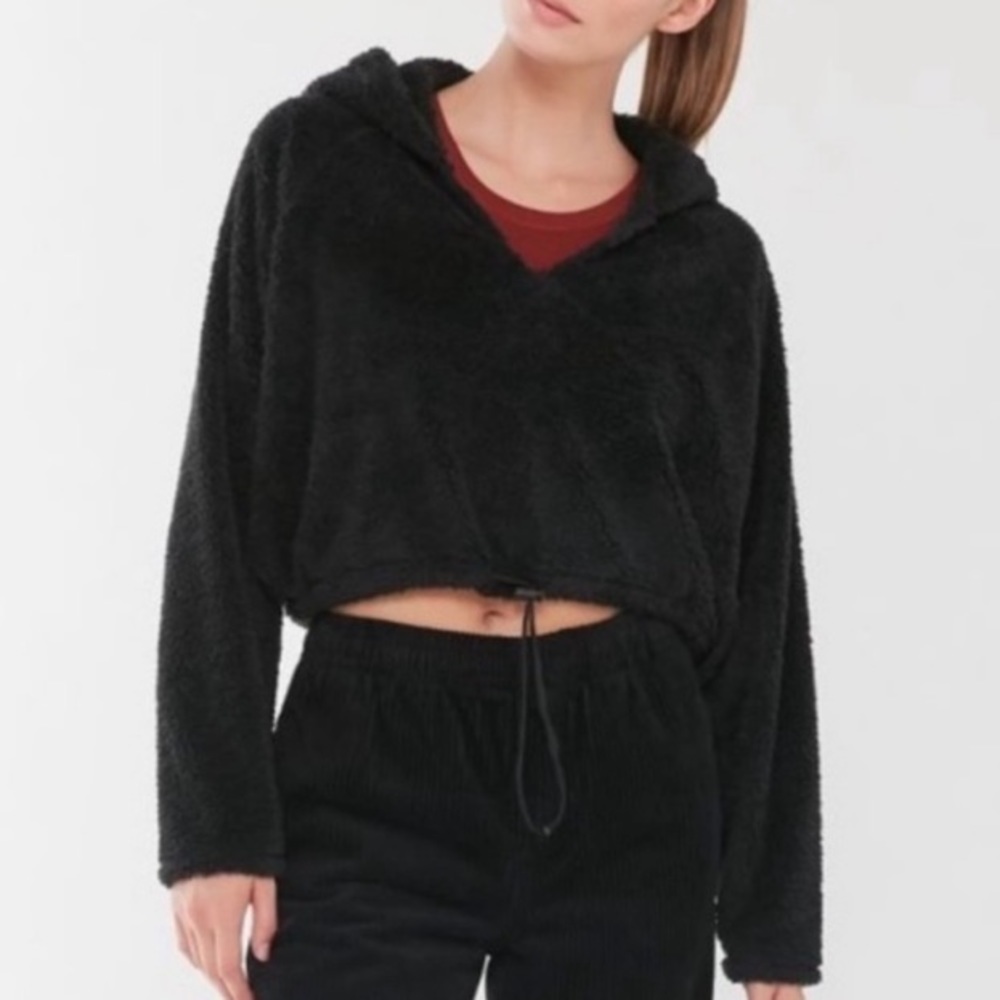 Urban Outfitters Black Sherpa Cropped Hoodie • Sz S